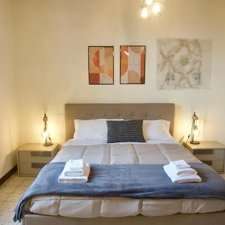Апартаменти Exclusive Retreat For Groups - Duomo View - 3 Bedrooms - Gaming *