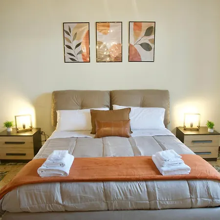 Апартаменти Exclusive Retreat For Groups - Duomo View - 3 Bedrooms - Gaming *
