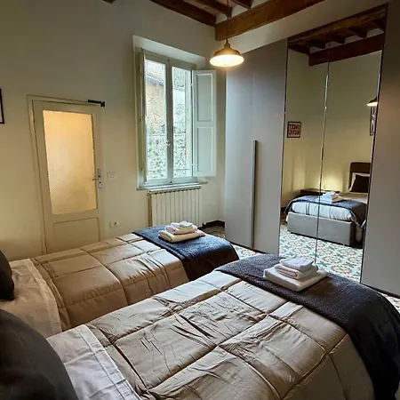 Апартаменти Exclusive Retreat For Groups - Duomo View - 3 Bedrooms - Gaming *
