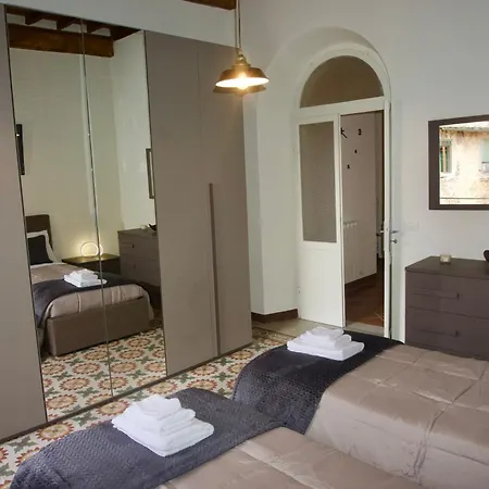 Exclusive Retreat For Groups - Duomo View - 3 Bedrooms - Gaming Апартаменти