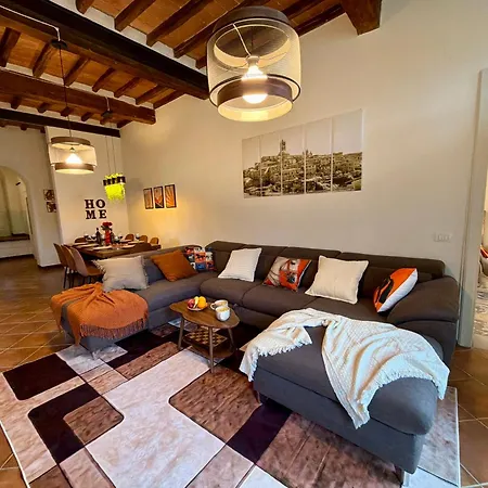 Апартаменти Exclusive Retreat For Groups - Duomo View - 3 Bedrooms - Gaming